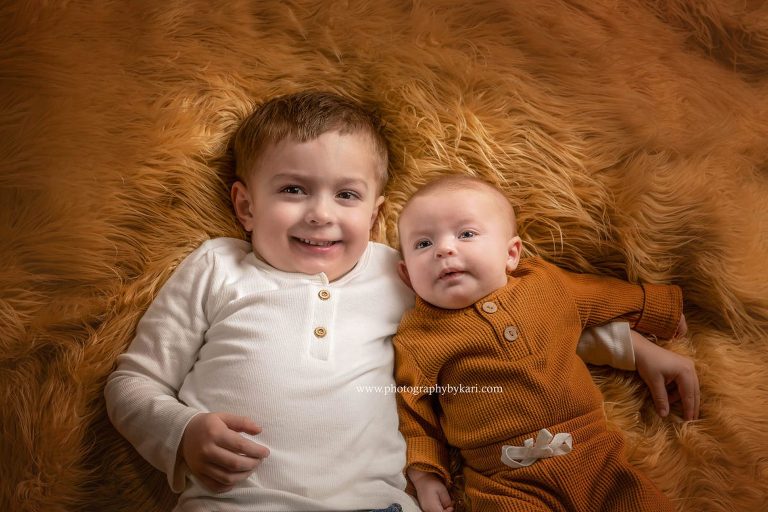 Minnesota Newborn photography of sibling brothers