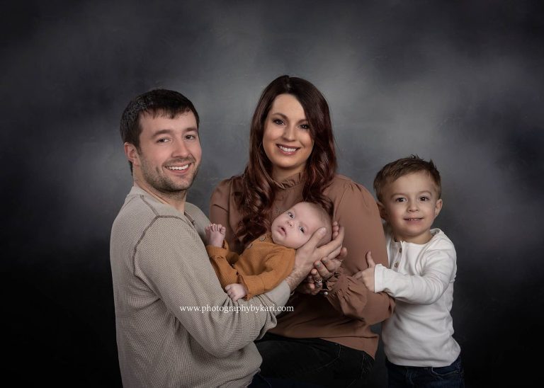Minnesota Newborn photography of family